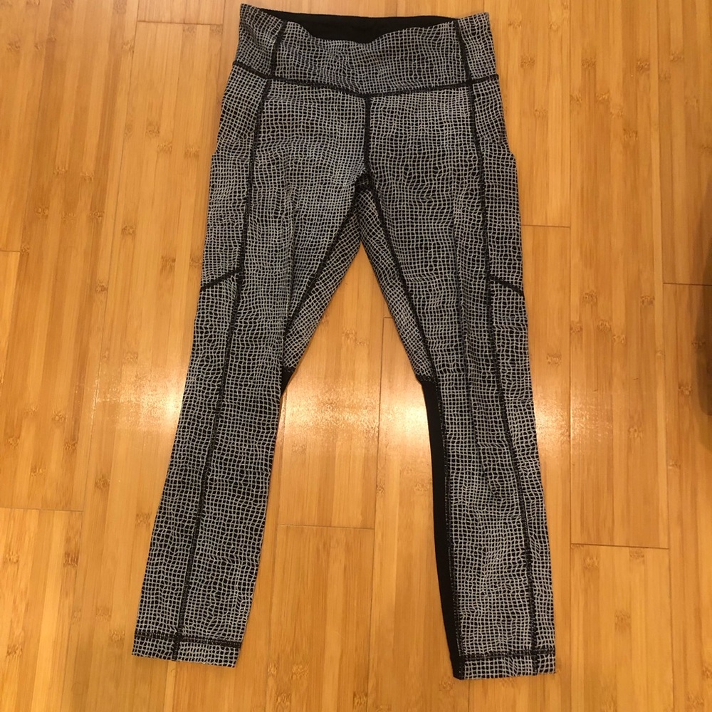 Lululemon black and white leggings